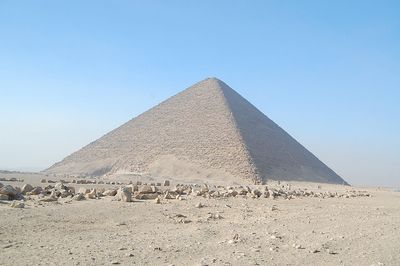 הפירמידה האדומה