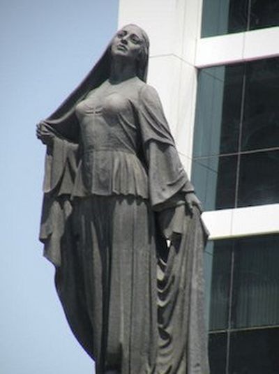 פסל האישה המשתחררת