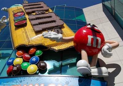 m&m world