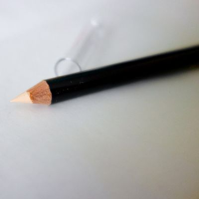 עפרונות איפור